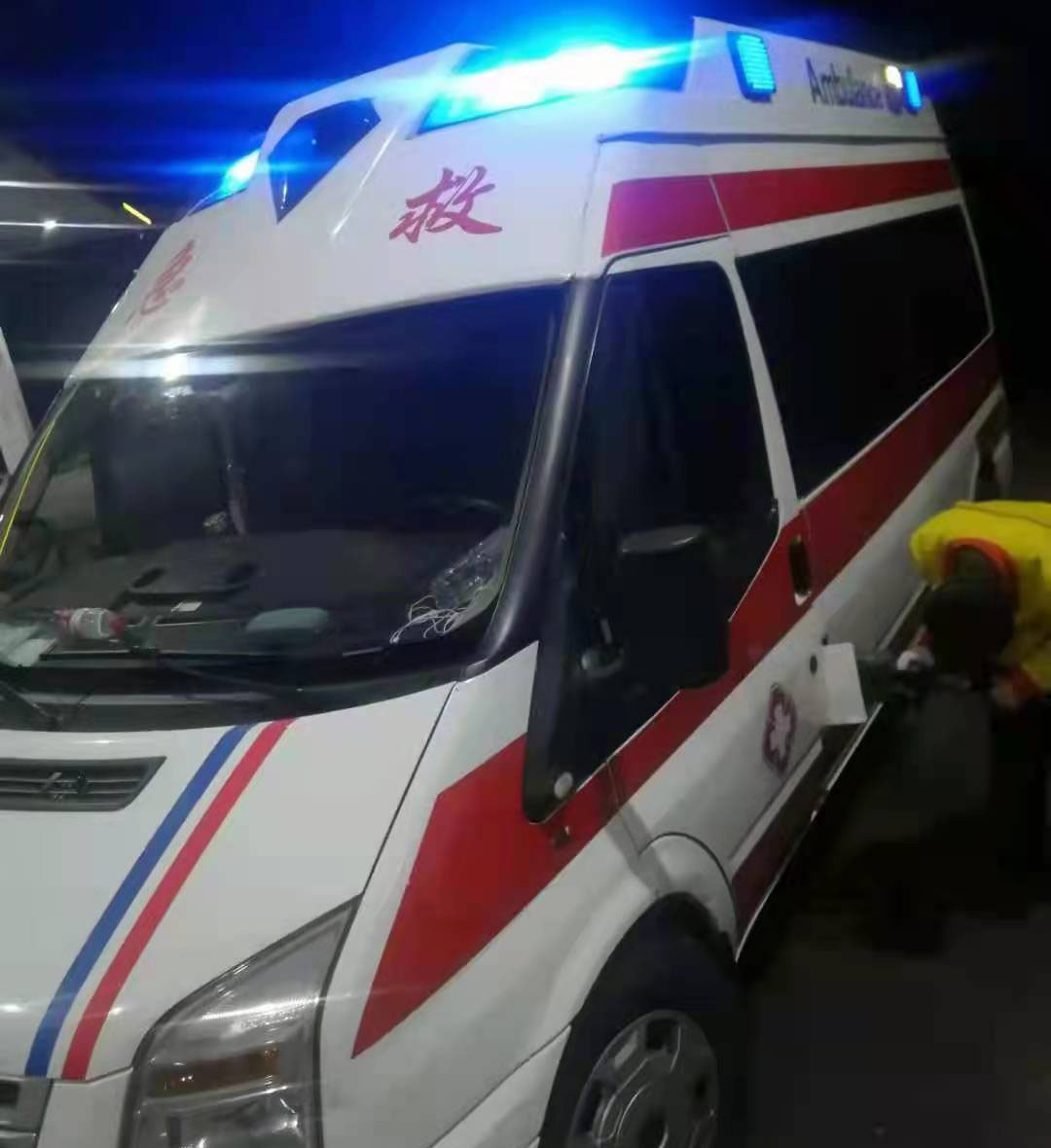 新宁县专业救护车出租